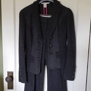 Diane Von Furstenberg black light weight wool pant suit, Size 0